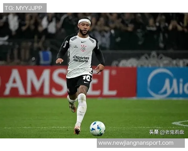 德佩替补席开怀大笑心态超好即便科林蒂安0-1落后依然乐观面对比赛