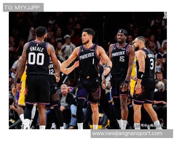 布兰登威廉姆斯表现出色8投7中贡献18分助攻篮板全面开花